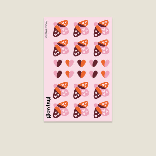 Lovebug reflektierende Glowbug Sticker mit Herzchen in Rosa, Rot und Orange auf Stickerbogen